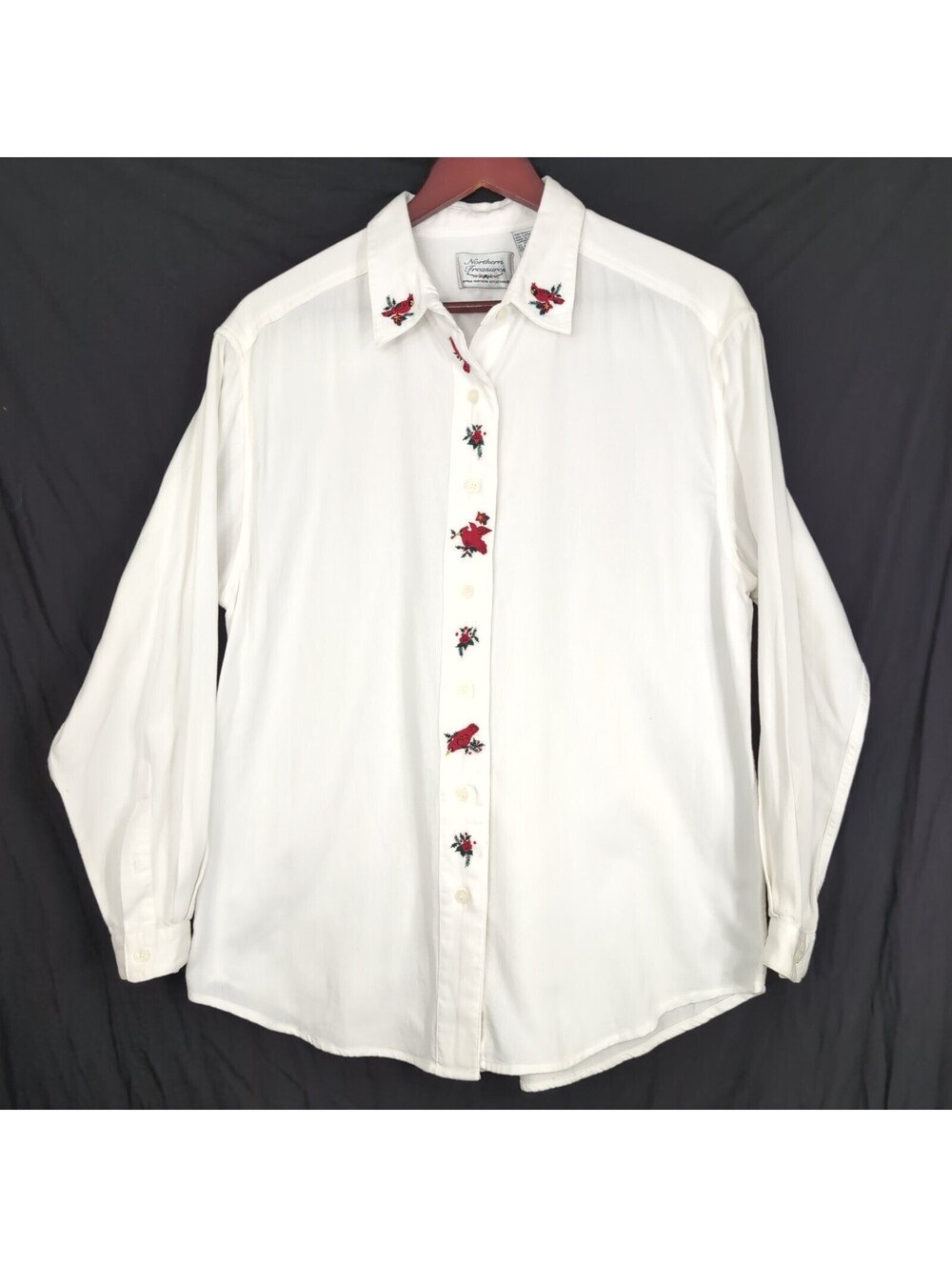 Vintage Northern Treasures White Size M Embroidered Christmas Cardinal Vintage